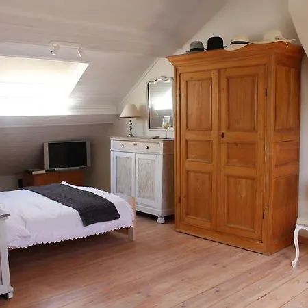Le Jardin Bed & Breakfasts Guest house Waterloo