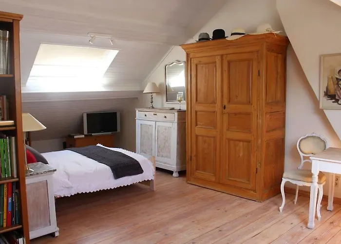 Le Jardin Bed & Breakfasts Guest house Waterloo